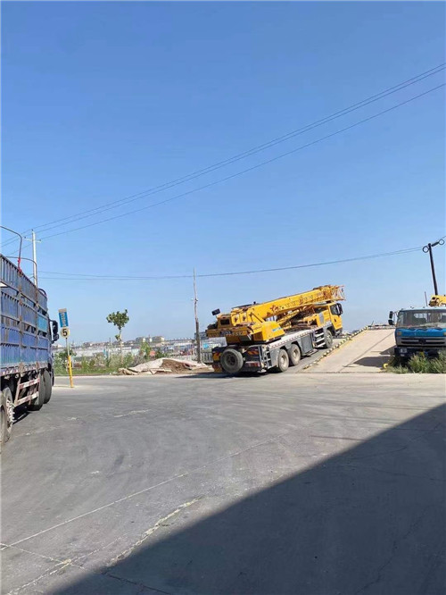 玉树25吨吊车的租赁价格大概是多少？