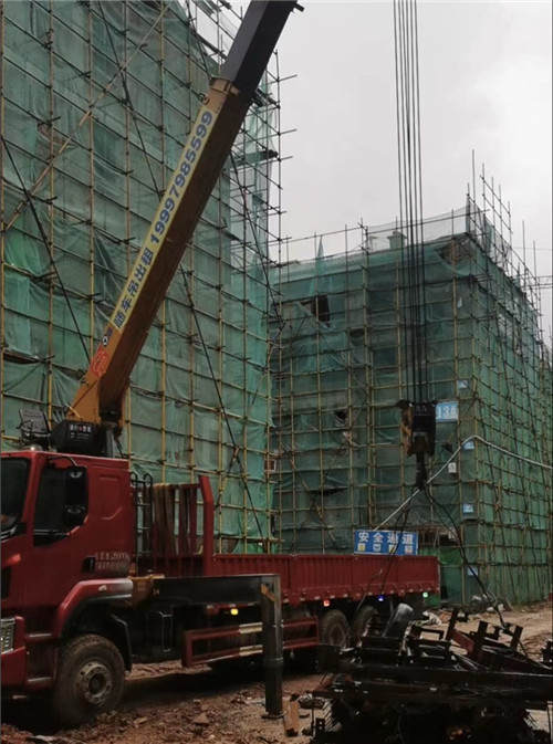 玉树“慢工细活”—— 吊车的 “微动控制” 技术