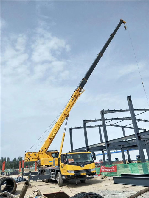 玉树超高层建筑钢结构吊装案例
